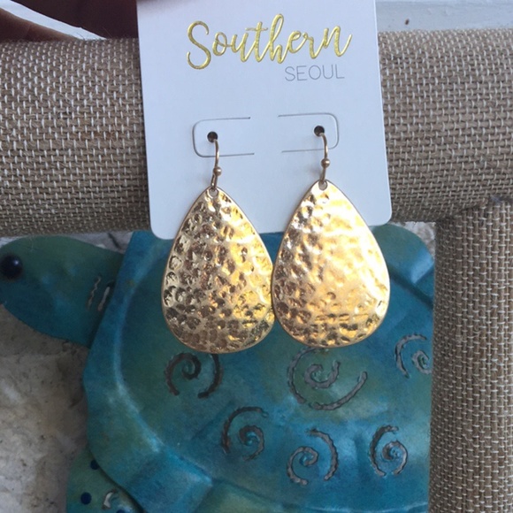 Hammered Gold drop earrings - Picture 4 of 6